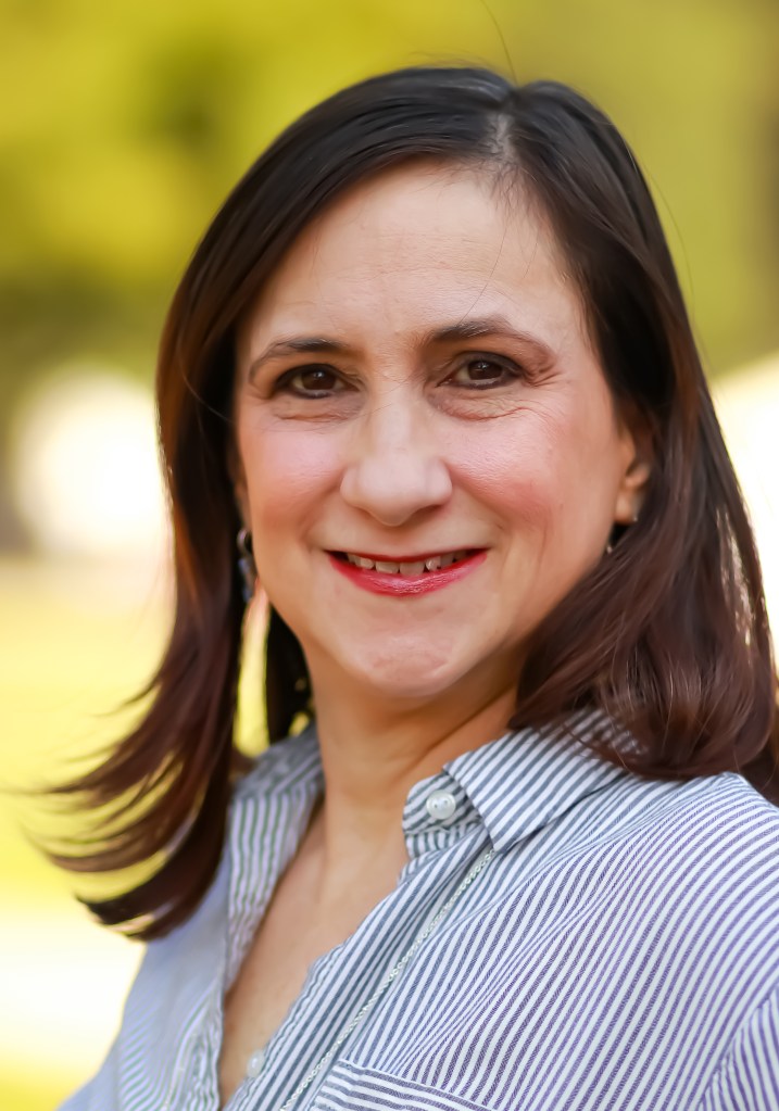 Headshot of Laura Link, head tutor and owner